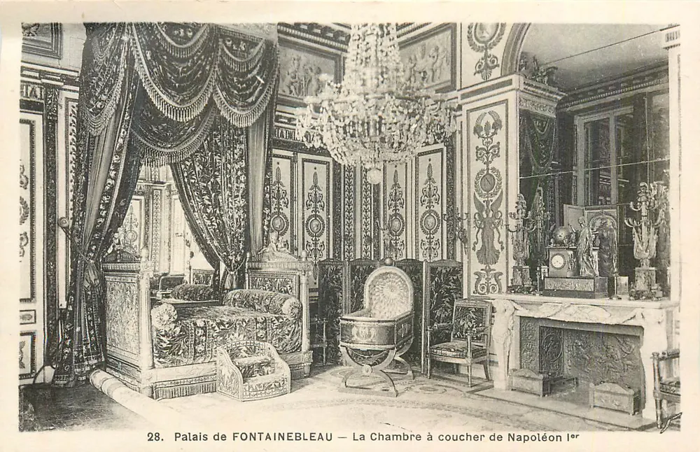 Schloss FONTAINEBLEAU — Schlafzimmer von Napoleon I - Vorderseite